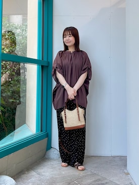 「URBAN RESEARCH DOORS（アーバンリサーチドアーズ）のコットンボイルロールアップスリーブブラウス（シャツ/ブラウス、ブラウン系）」を使った、くずみさん（レディース・159cm）の夏コーディネート