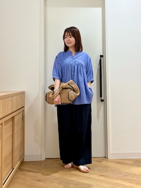 「URBAN RESEARCH DOORS（アーバンリサーチドアーズ）のコットンボイル切替ギャザーブラウス（シャツ/ブラウス、ブルー系）」を使った、くずみさん（レディース・159cm）の夏コーディネート