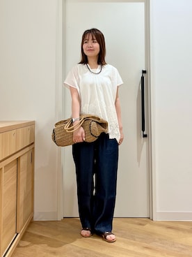 「URBAN RESEARCH DOORS（アーバンリサーチドアーズ）の裾刺繍Vネックブラウス（シャツ/ブラウス、ホワイト系）」を使った、くずみさん（レディース・159cm）の夏コーディネート