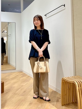 「URBAN RESEARCH DOORS（アーバンリサーチドアーズ）のレーヨンコットンイージーパンツ（その他パンツ、ベージュ系）」を使った、くずみさん（レディース・159cm）の夏コーディネート