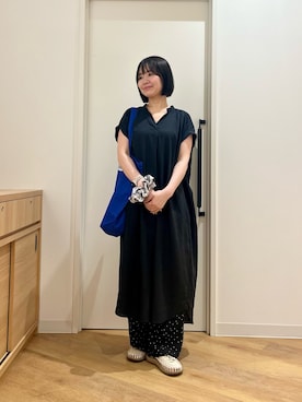 「URBAN RESEARCH DOORS（アーバンリサーチドアーズ）のリネンレーヨンスキッパーフレンチワンピース（ワンピース、ブラック系）」を使った、くずみさん（レディース・159cm）の夏コーディネート