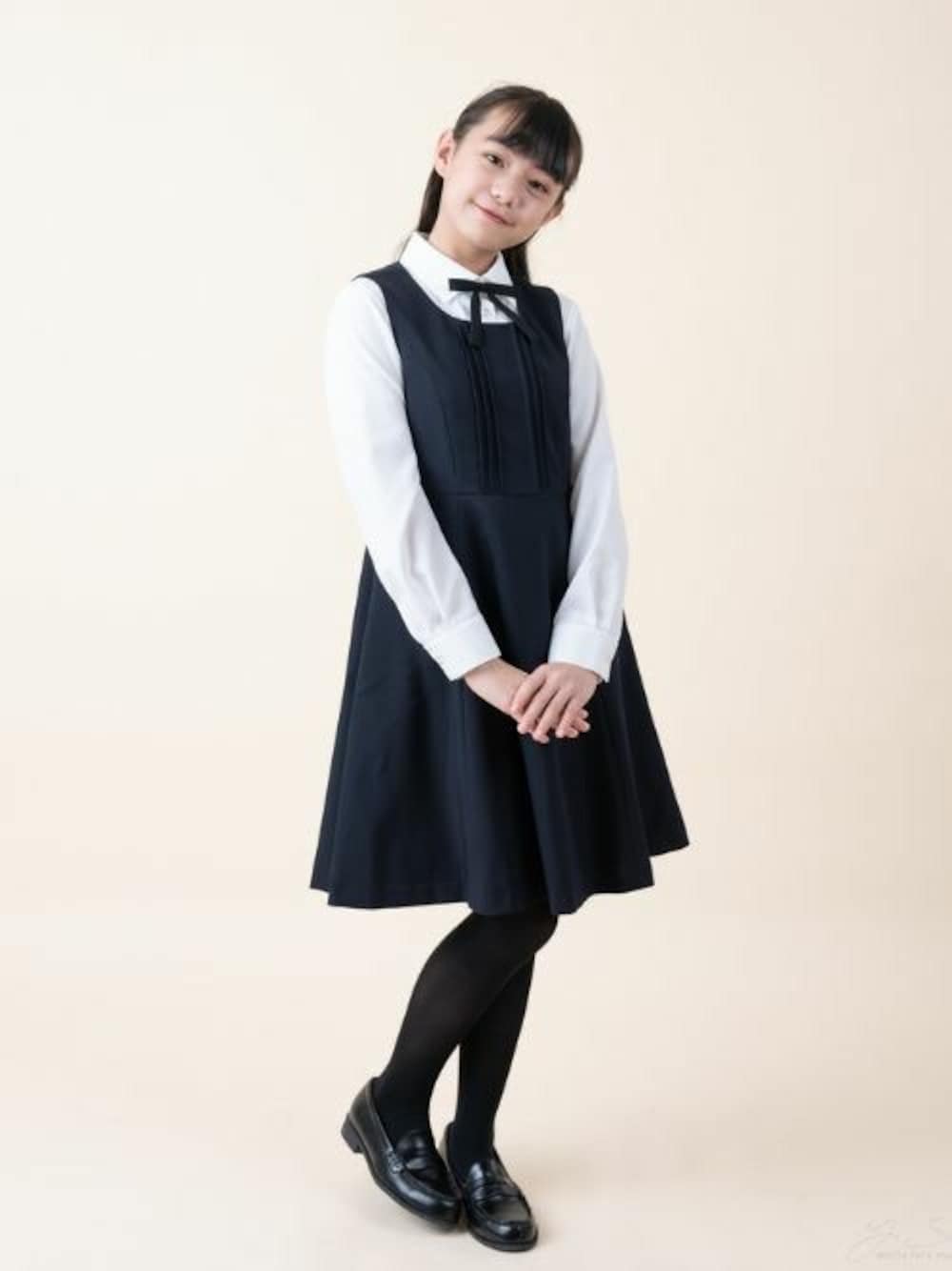 「きれいめコーディネート、フォーマル、子供服、キッズコーデ、キッズ、女の子、女の子コーデ、小学生、おんなのこ、キッズファッション」｜「CHOPINの【JUNIOR】ピンタックジャンパースカート（ジャンパースカート、ブルー系）」を使った、キッズフォーマルショパンさん（キッズ・150cm）の冬コーディネートの1枚目の写真