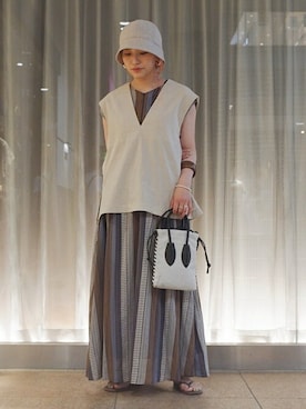 「アイテム（バングル/リストバンド）」を使った、増田さん（レディース・157cm）の春コーディネート