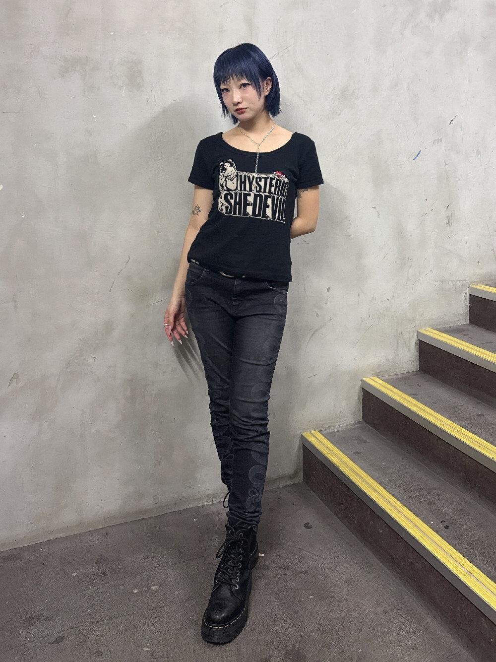 SHE DEVIL HEART刺繍 チビTシャツを使った人気ファッション