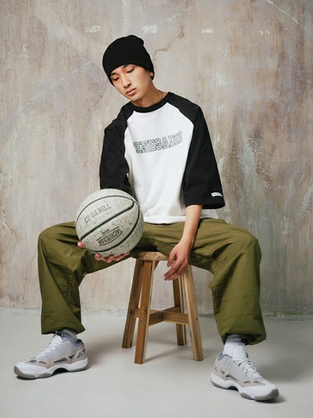 「NIKE、ストリート、ナイキ、バスケットボール、Jordan、春コーデ、ジョーダン、七分丈、BasketBall、TOKYO23」｜「TOKYO 23のTOKYO 23 RAGLAN 3/4 SLEEVE TEE / トウキョウ23 ラグラン スリークォータースリーブ ティー（Tシャツ/カットソー、ブルー系）」を使った、atmos tokyoさん（メンズ・175cm）の春コーディネートの1枚目の写真