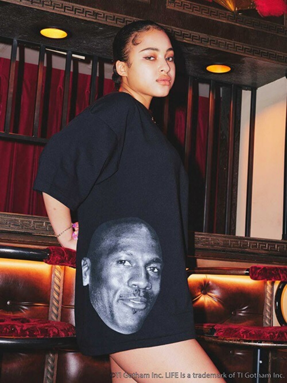 「NIKE、ストリート、ナイキ、airjordan、Jordan、ジョーダン、春夏コーデ、life、TOKYO23」｜「TOKYO 23のTOKYO 23 × LIFE magazine PHOTO TEE MJ  / トウキョウ23 × ライフ マガジン フォト ティー エムジェイ【SP】（Tシャツ/カットソー、ブラック系）」を使った、atmos tokyoさん（メンズ・175cm）の春コーディネートの1枚目の写真
