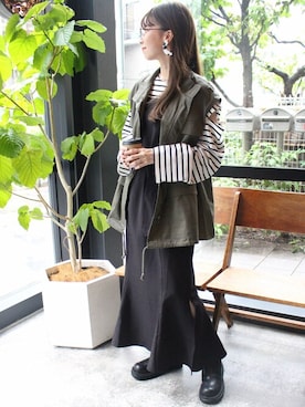 「ベスト×Tシャツ」｜「アイテム（ジャケット/アウター）」を使った、INGNI STORE(イングストア）さん（レディース・158cm）の秋コーディネート