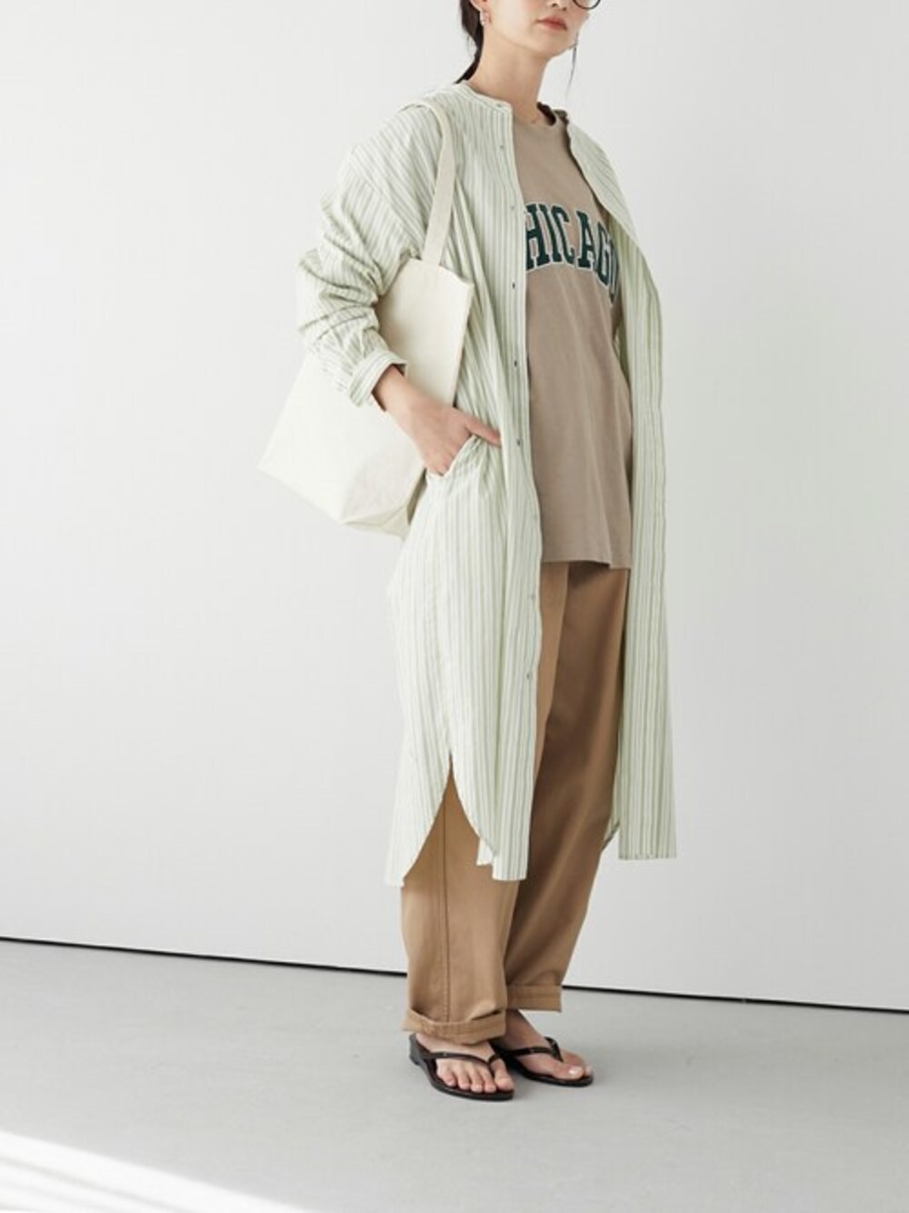 「ワンピース、ストライプ、大人カジュアル、シャツワンピ、春コーデ」｜「CRAFT STANDARD BOUTIQUEのバンドカラーシャツワンピース　＊◆（シャツワンピース、グリーン系）」を使った、Online Storeさん（レディース・160cm）の冬コーディネートの1枚目の写真