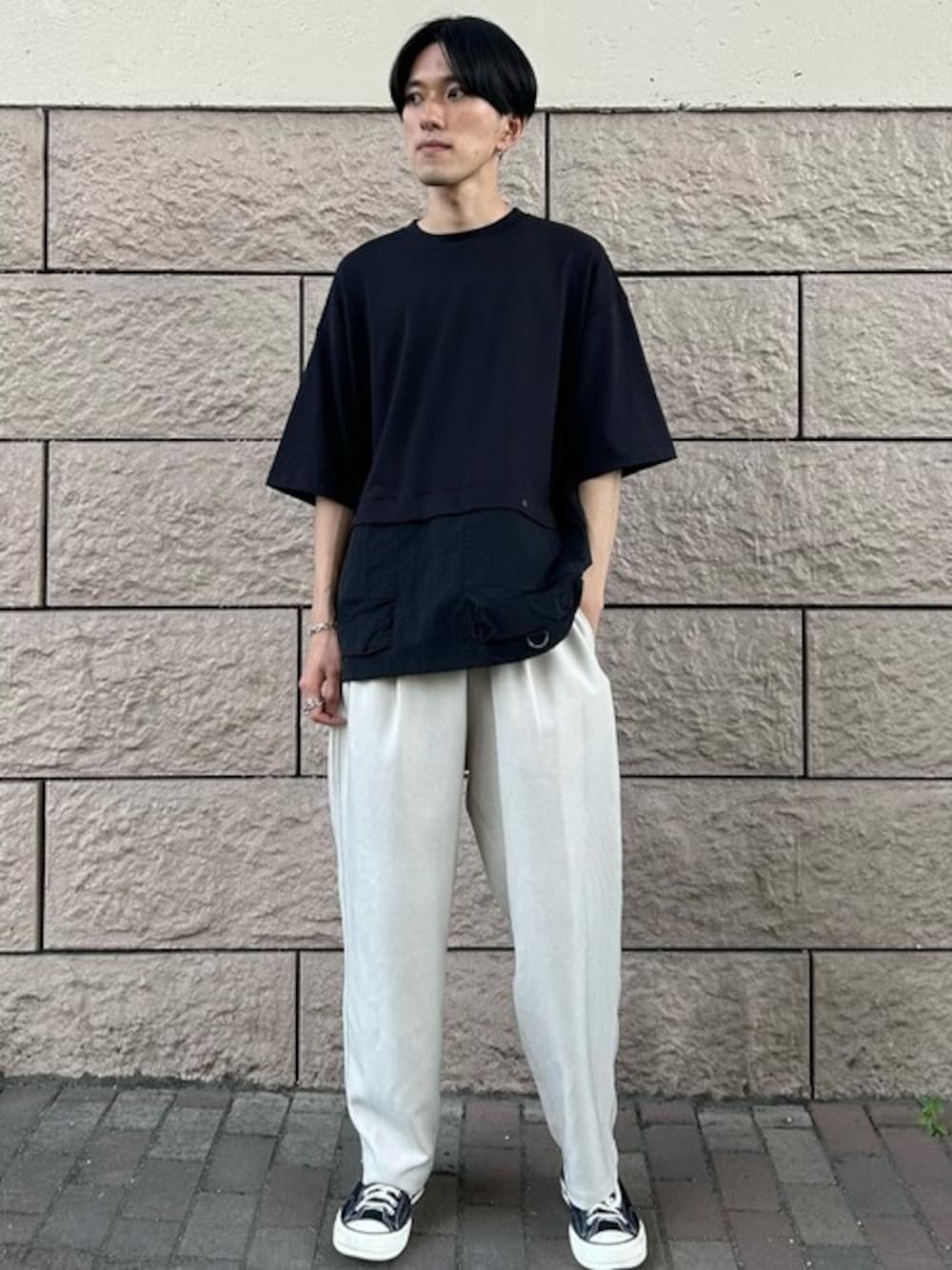「CRAFT STANDARD BOUTIQUE、クラフトスタンダードブティック、craftstandardboutique」｜「CRAFT STANDARD BOUTIQUEのナイロン切り替えS/STEE-A（Tシャツ/カットソー、ブラック系）」を使った、Online Storeさん（メンズ・176cm）の春コーディネートの1枚目の写真
