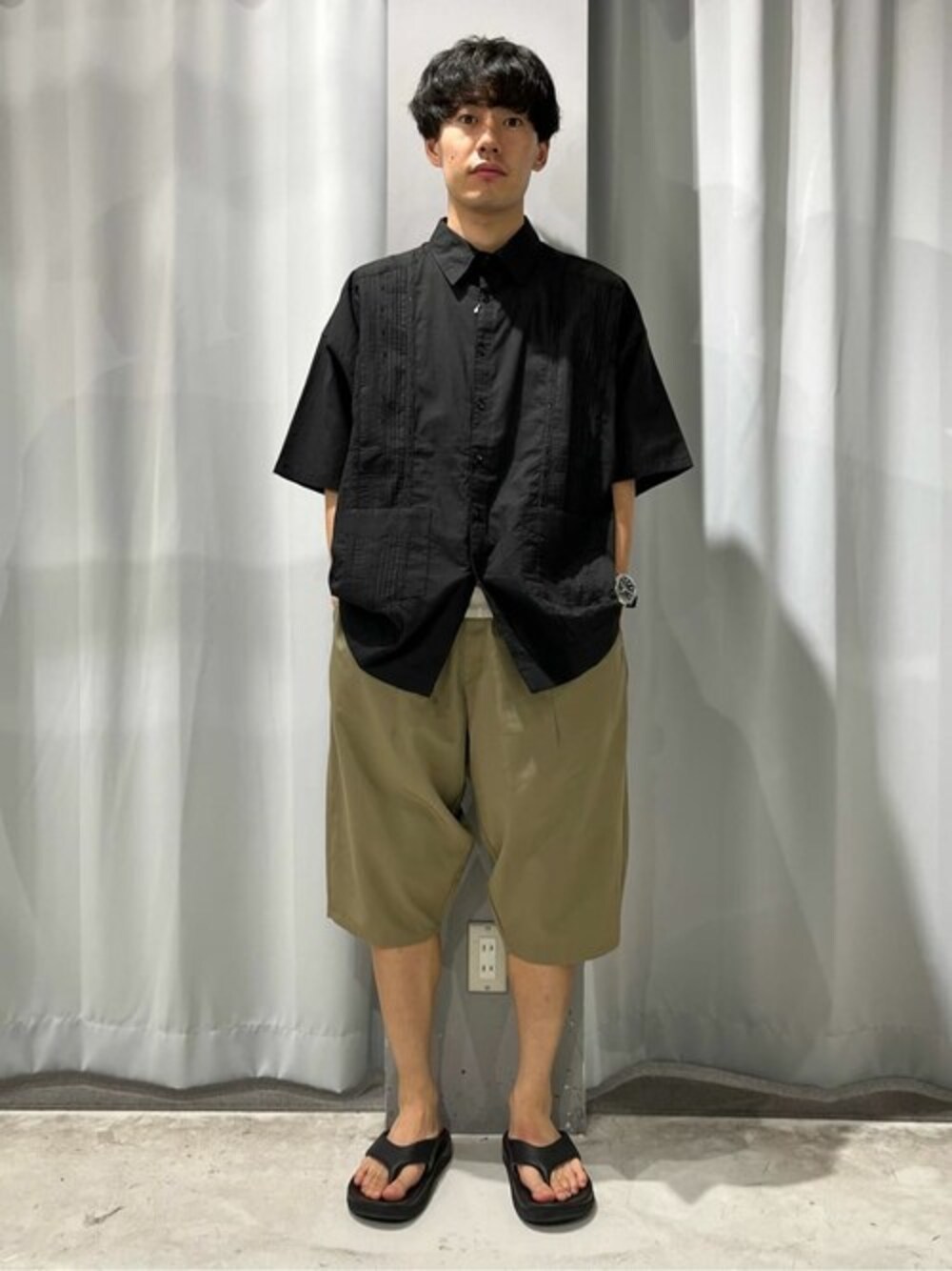 「CRAFT STANDARD BOUTIQUE、クラフトスタンダードブティック、craftstandardboutique」｜「CRAFT STANDARD BOUTIQUEのコットンキャンブリック刺繍入リキューバシャツ（シャツ/ブラウス、ブラック系）」を使った、Online Storeさん（メンズ・171cm）の夏コーディネートの1枚目の写真