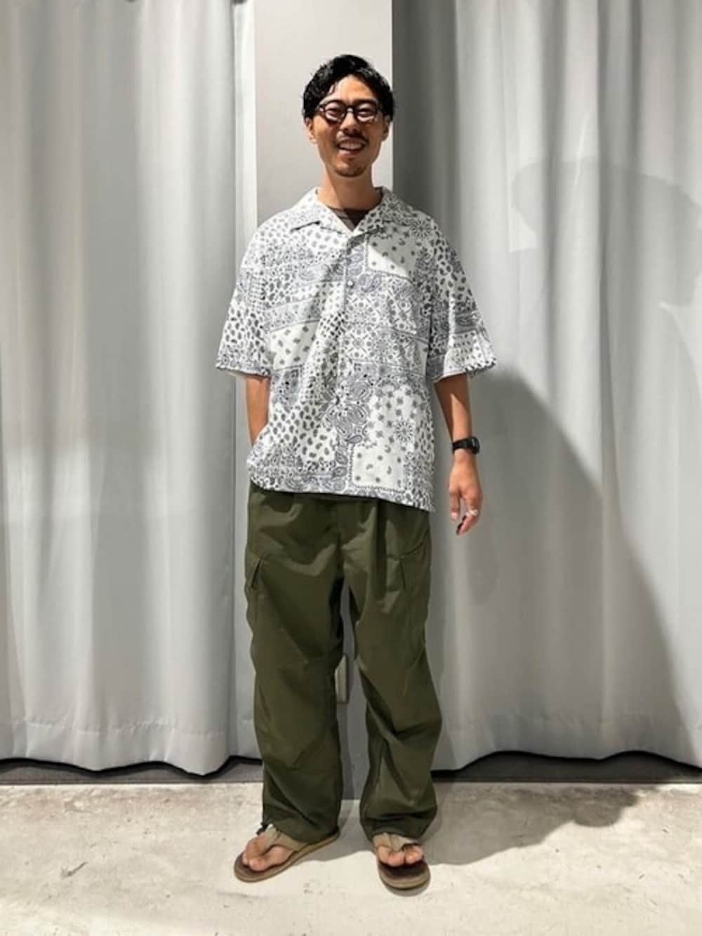 「CRAFT STANDARD BOUTIQUE、クラフトスタンダードブティック、craftstandardboutique」｜「CRAFT STANDARD BOUTIQUEのポリエステルウェザーイージーカーゴパンツ（カーゴパンツ、グリーン系）」を使った、Online Storeさん（メンズ・173cm）の夏コーディネートの1枚目の写真