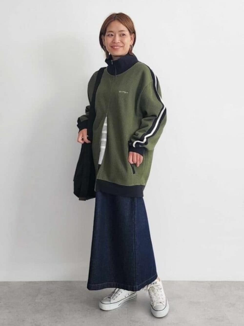 「CRAFT STANDARD BOUTIQUE、クラフトスタンダードブティック、craftstandardboutique」｜「CRAFT STANDARD BOUTIQUEの【リサイクル】トラックジャケット（ジャージ、グリーン系）」を使った、Online Storeさん（レディース・158cm）の秋コーディネートの1枚目の写真