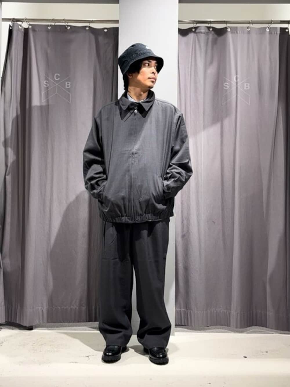 「CRAFT STANDARD BOUTIQUE、クラフトスタンダードブティック、craftstandardboutique」｜「CRAFT STANDARD BOUTIQUEのポリエステルツイルスポーツジャケット　◆（ブルゾン、グレー系）」を使った、Online Storeさん（メンズ・175cm）の秋コーディネートの1枚目の写真