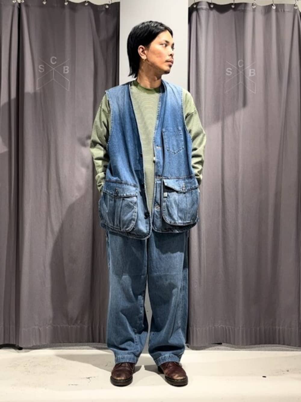 「CRAFT STANDARD BOUTIQUE、クラフトスタンダードブティック、craftstandardboutique」｜「CRAFT STANDARD BOUTIQUEのデニムペインターパンツ　◆（デニムパンツ、ブルー系）」を使った、Online Storeさん（メンズ・175cm）の秋コーディネートの1枚目の写真