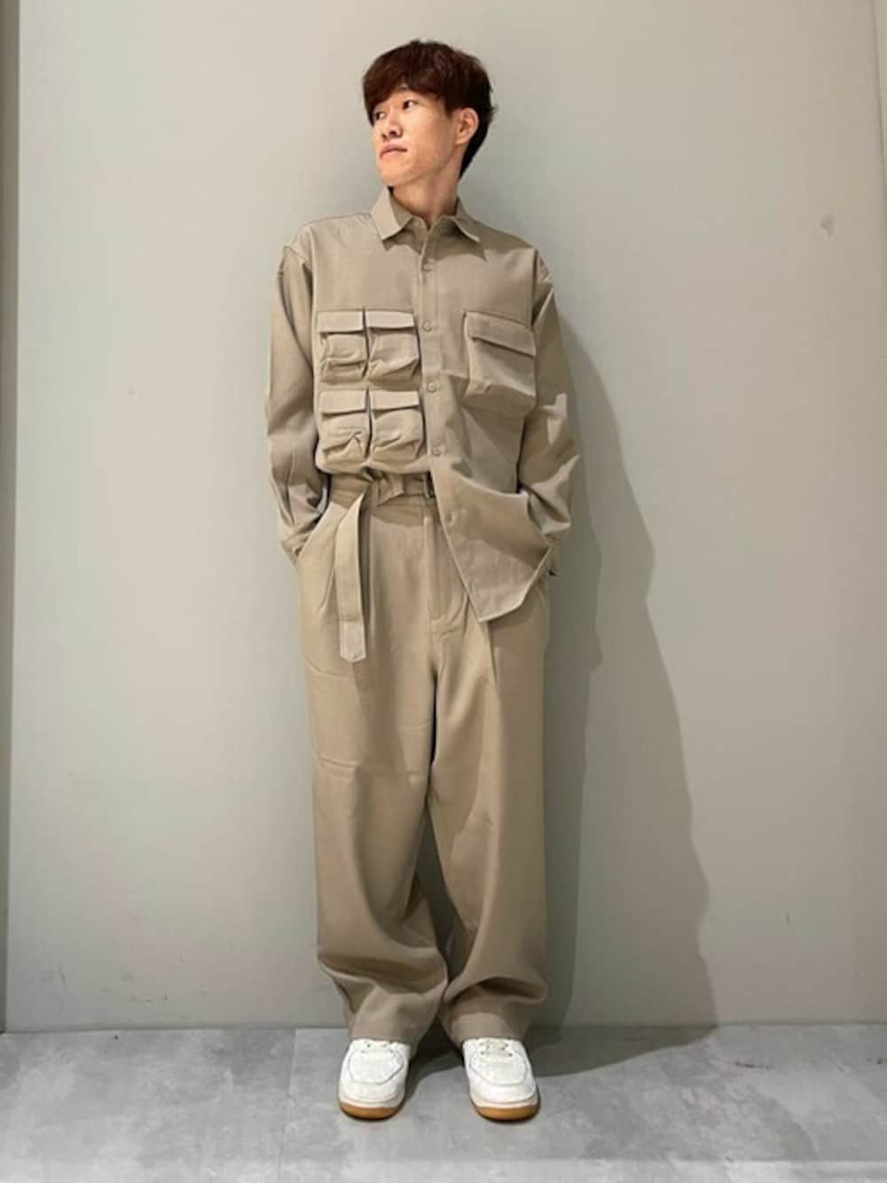 「セットアップ、休日スタイル、ワイドパンツ、シャツスタイル、CRAFT STANDARD BOUTIQUE、クラフトスタンダードブティック、craftstandardboutique」｜「CRAFT STANDARD BOUTIQUEのポリエステルツイルポケッタブルシャツ　◆（シャツ/ブラウス、ベージュ系）」を使った、Online Storeさん（メンズ・169cm）の秋コーディネートの1枚目の写真