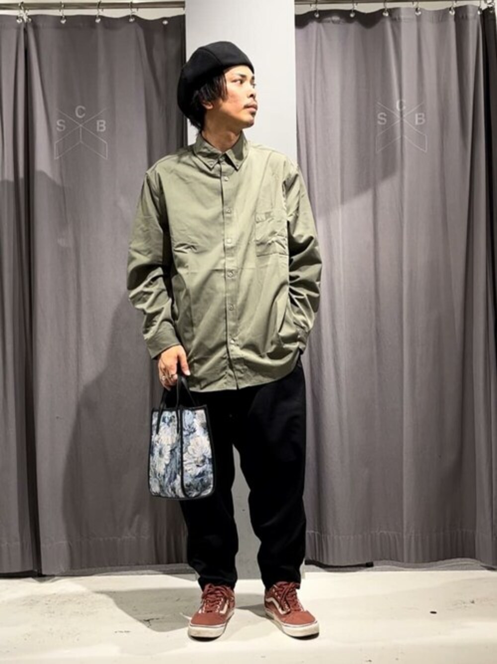 「休日スタイル、きれいめカジュアル、シャツスタイル、CRAFT STANDARD BOUTIQUE、クラフトスタンダードブティック、craftstandardboutique」｜「CRAFT STANDARD BOUTIQUEのT/R BDシャツ（シャツ/ブラウス、グリーン系）」を使った、Online Storeさん（メンズ・175cm）の秋コーディネートの1枚目の写真