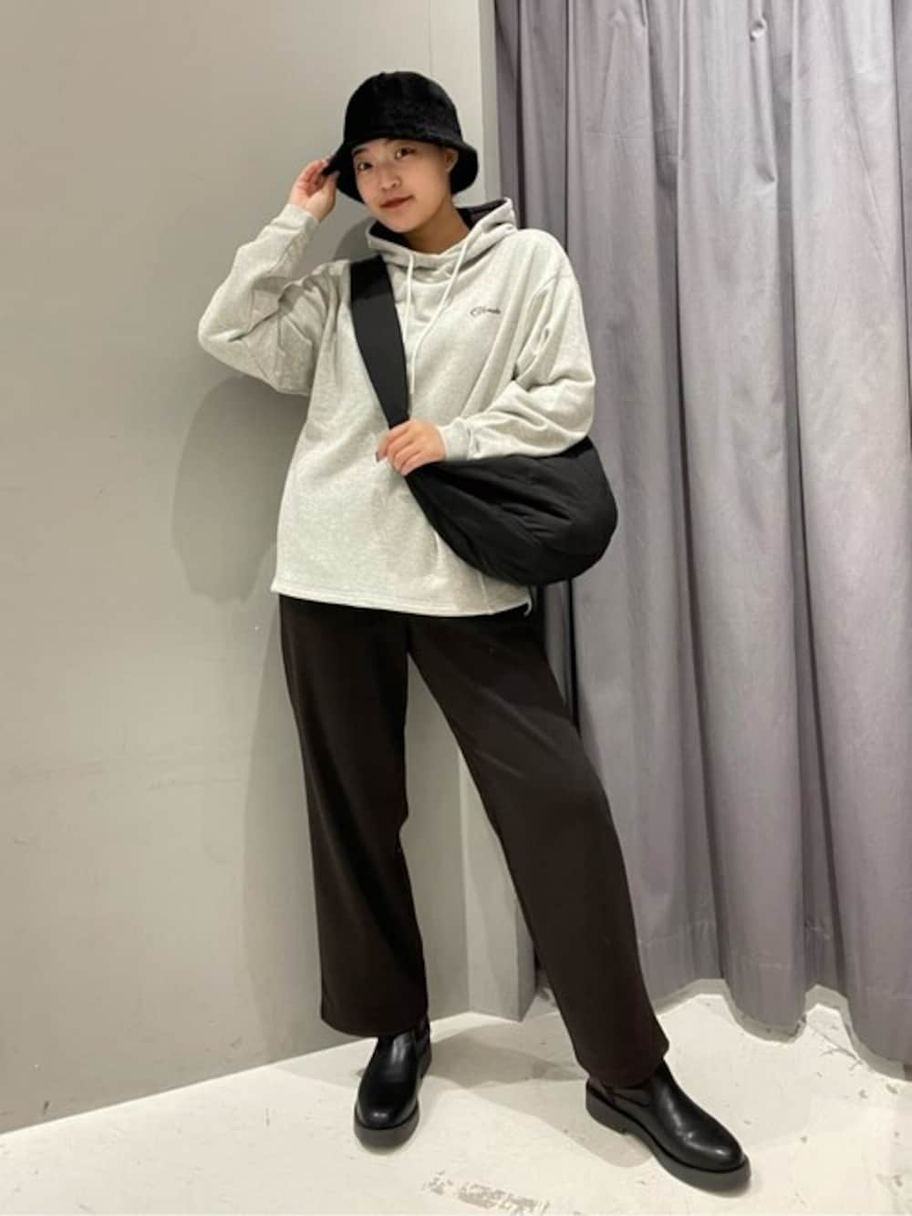 「CRAFT STANDARD BOUTIQUE、クラフトスタンダードブティック、craftstandardboutique」｜「CRAFT STANDARD BOUTIQUEの綺麗シルエットカットパンツ（その他パンツ、ブラウン系）」を使った、Online Storeさん（レディース・171cm）の秋コーディネートの1枚目の写真