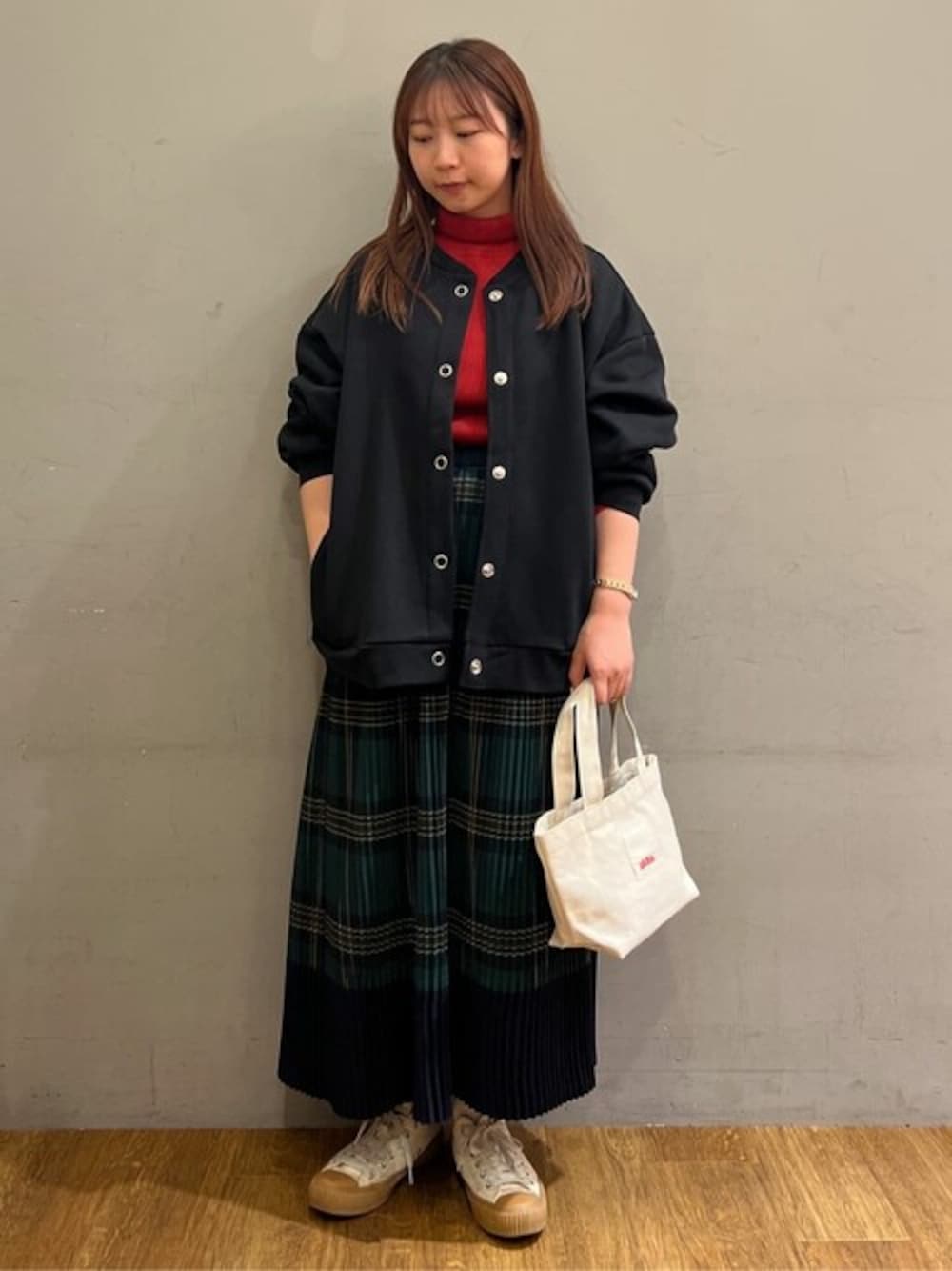 「CRAFT STANDARD BOUTIQUE、クラフトスタンダードブティック、craftstandardboutique」｜「CRAFT STANDARD BOUTIQUEのリブタートルネックニットプルオーバー　◆（ニット/セーター、レッド系）」を使った、Online Storeさん（レディース・158cm）の秋コーディネートの1枚目の写真