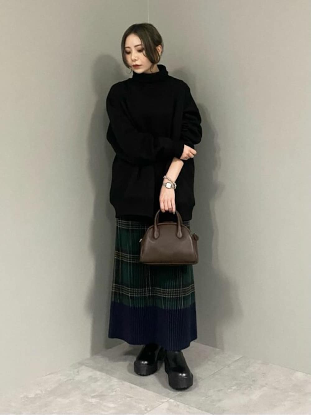 「CRAFT STANDARD BOUTIQUE、クラフトスタンダードブティック、craftstandardboutique」｜「CRAFT STANDARD BOUTIQUEの裏毛タートルスウェット（スウェット、ブラック系）」を使った、Online Storeさん（レディース・154cm）の秋コーディネートの1枚目の写真