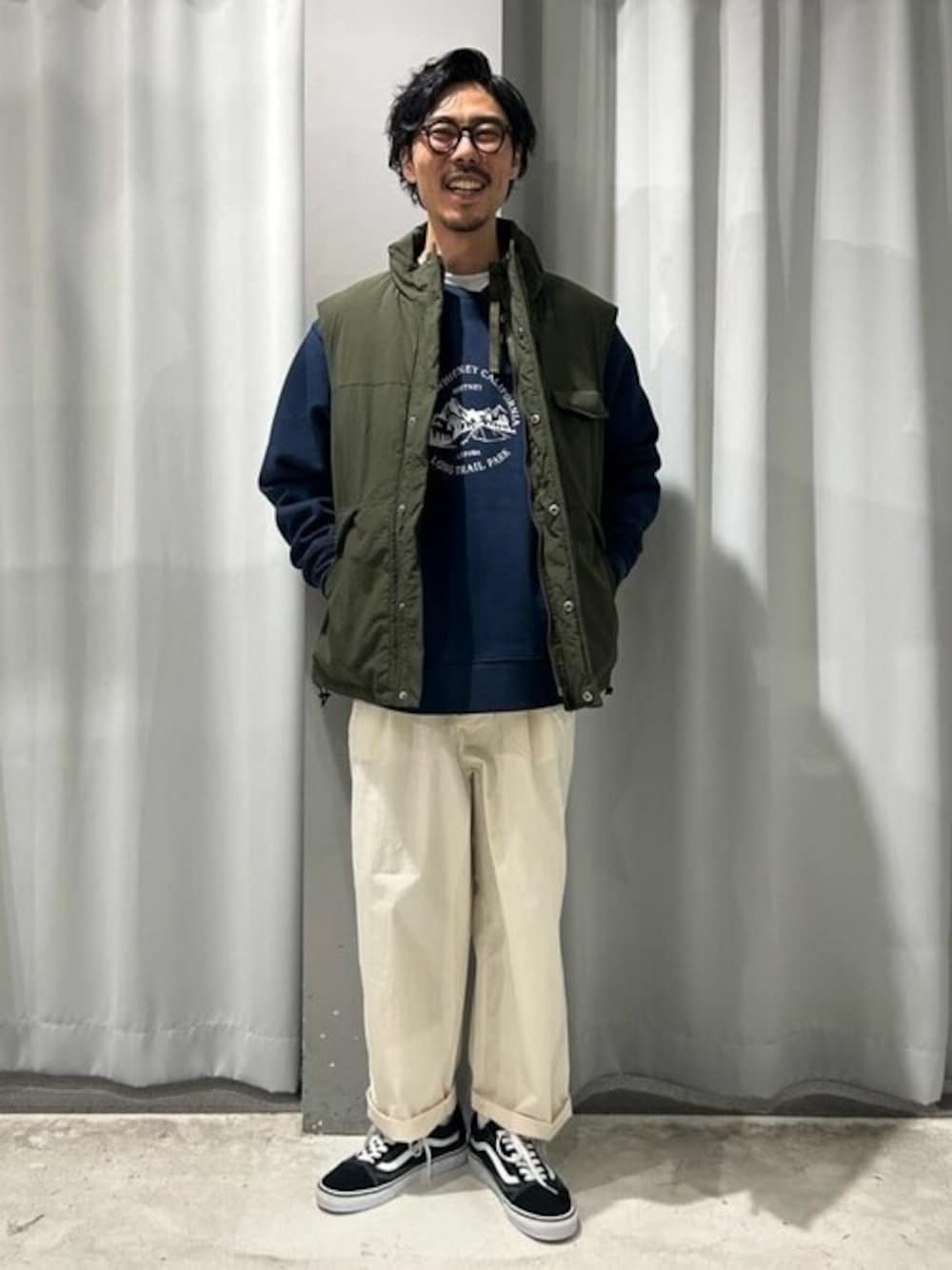 「休日スタイル、お出かけコーデ、きれいめカジュアル、CRAFT STANDARD BOUTIQUE、クラフトスタンダードブティック、クリスマスに着たい服、craftstandardboutique」｜「CRAFT STANDARD BOUTIQUEの【撥水】THE COMFORT Level7 Vest（その他アウター、グリーン系）」を使った、Online Storeさん（メンズ・173cm）の冬コーディネートの1枚目の写真