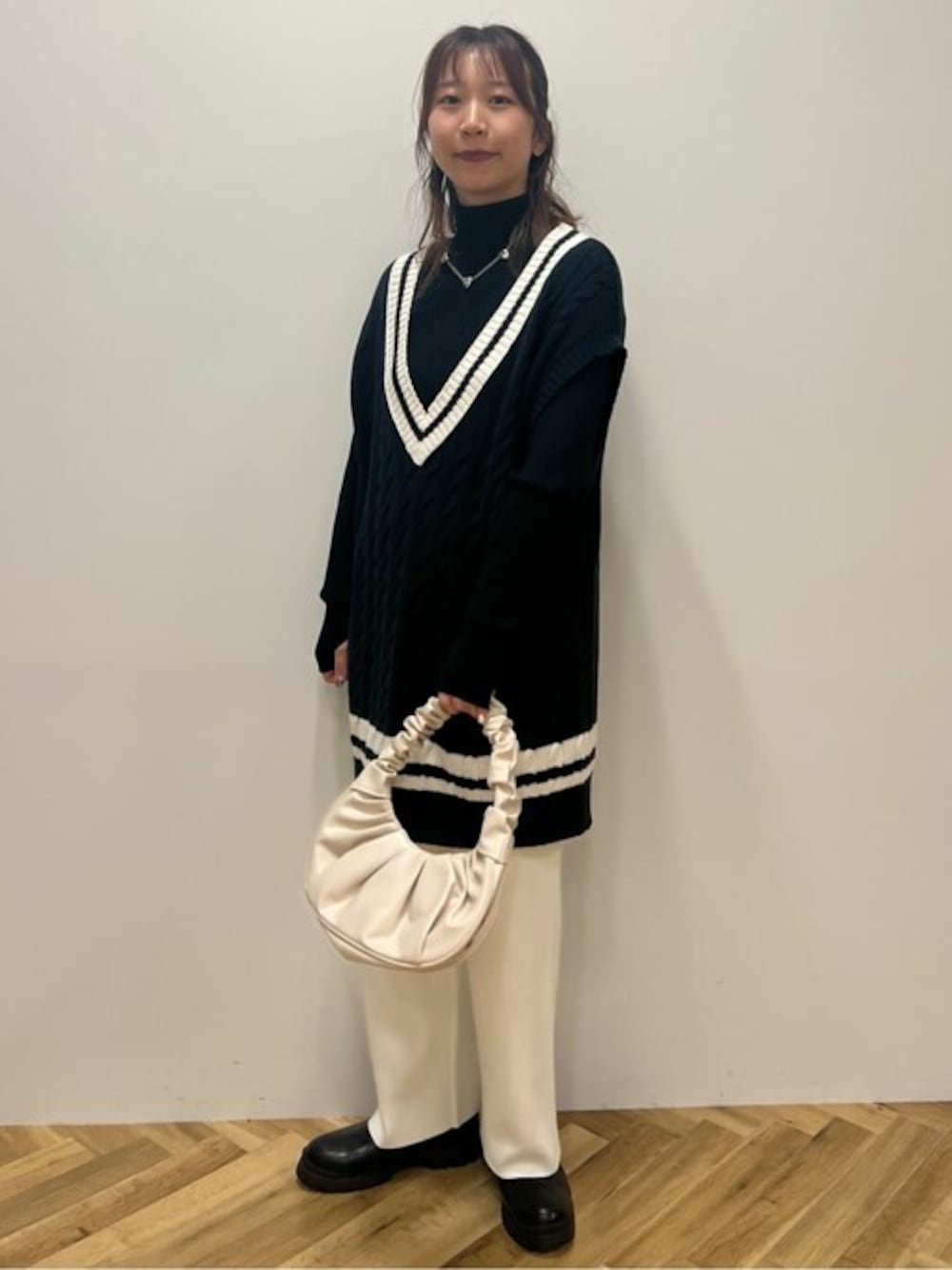 「CRAFT STANDARD BOUTIQUE、クラフトスタンダードブティック、craftstandardboutique」｜「CRAFT STANDARD BOUTIQUEのウォッシャブルリブタートルニットプルオーバー（ニット/セーター、ブラック系）」を使った、Online Storeさん（レディース・154cm）の冬コーディネートの1枚目の写真