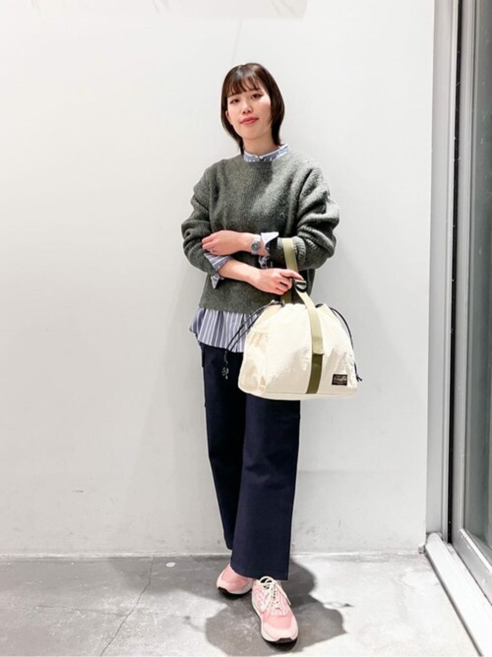 「CRAFT STANDARD BOUTIQUE、クラフトスタンダードブティック、craftstandardboutique」｜「CRAFT STANDARD BOUTIQUEの【追加】バンドカラーシャツ　◆（シャツ/ブラウス、ブルー系）」を使った、Online Storeさん（レディース・169cm）の冬コーディネートの1枚目の写真