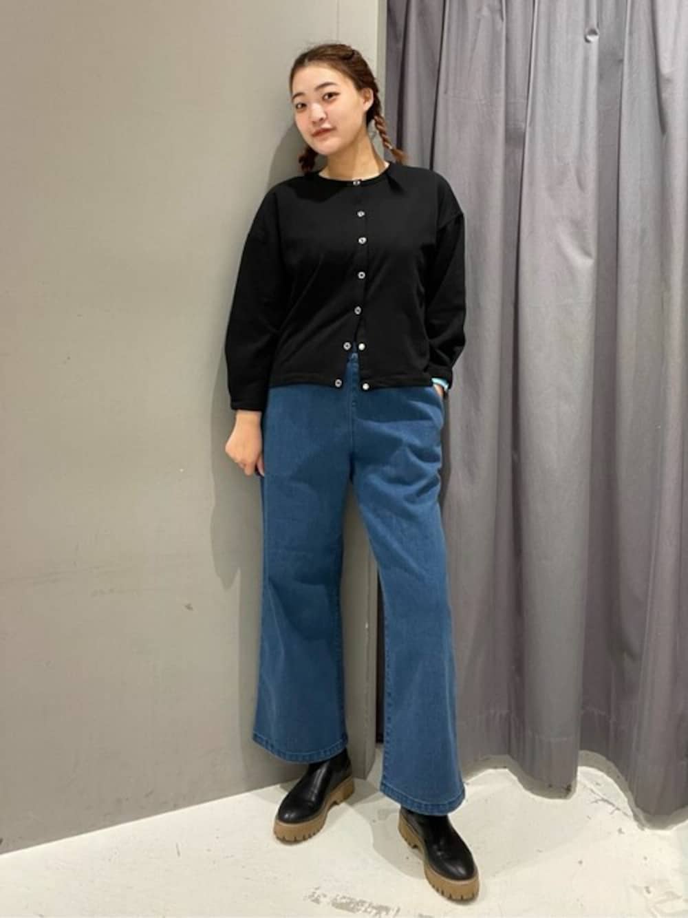 「CRAFT STANDARD BOUTIQUE、クラフトスタンダードブティック、craftstandardboutique」｜「CRAFT STANDARD BOUTIQUEの裏毛リングドットカーディガン（カーディガン/ボレロ、ブラック系）」を使った、Online Storeさん（レディース・171cm）の冬コーディネートの1枚目の写真