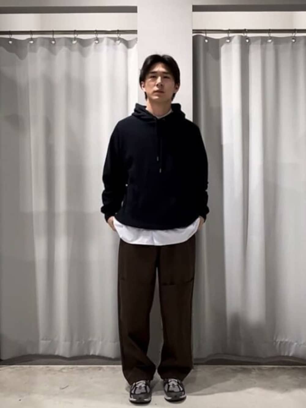 「レイヤードスタイル、休日スタイル、ワークパンツ、CRAFT STANDARD BOUTIQUE、クラフトスタンダードブティック、craftstandardboutique」｜「CRAFT STANDARD BOUTIQUEのヘビーウェイトフーディ（Tシャツ/カットソー、ブルー系）」を使った、Online Storeさん（メンズ・173cm）の春コーディネートの1枚目の写真