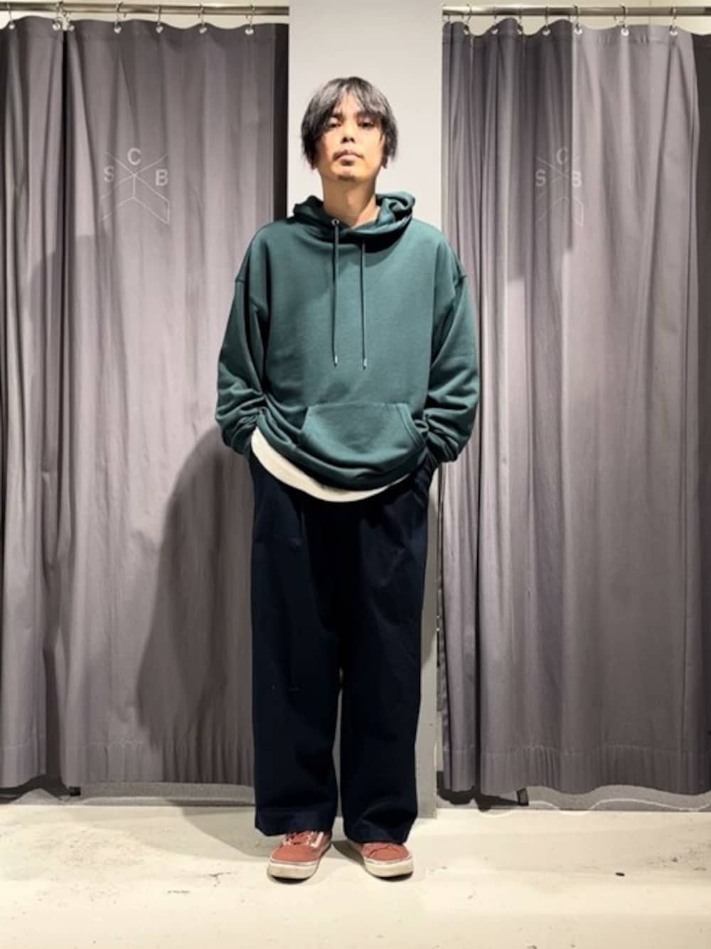 「CRAFT STANDARD BOUTIQUE、クラフトスタンダードブティック、craftstandardboutique」｜「CRAFT STANDARD BOUTIQUEの裏毛ビッグパーカー（スウェット、グリーン系）」を使った、Online Storeさん（メンズ・175cm）の春コーディネートの1枚目の写真