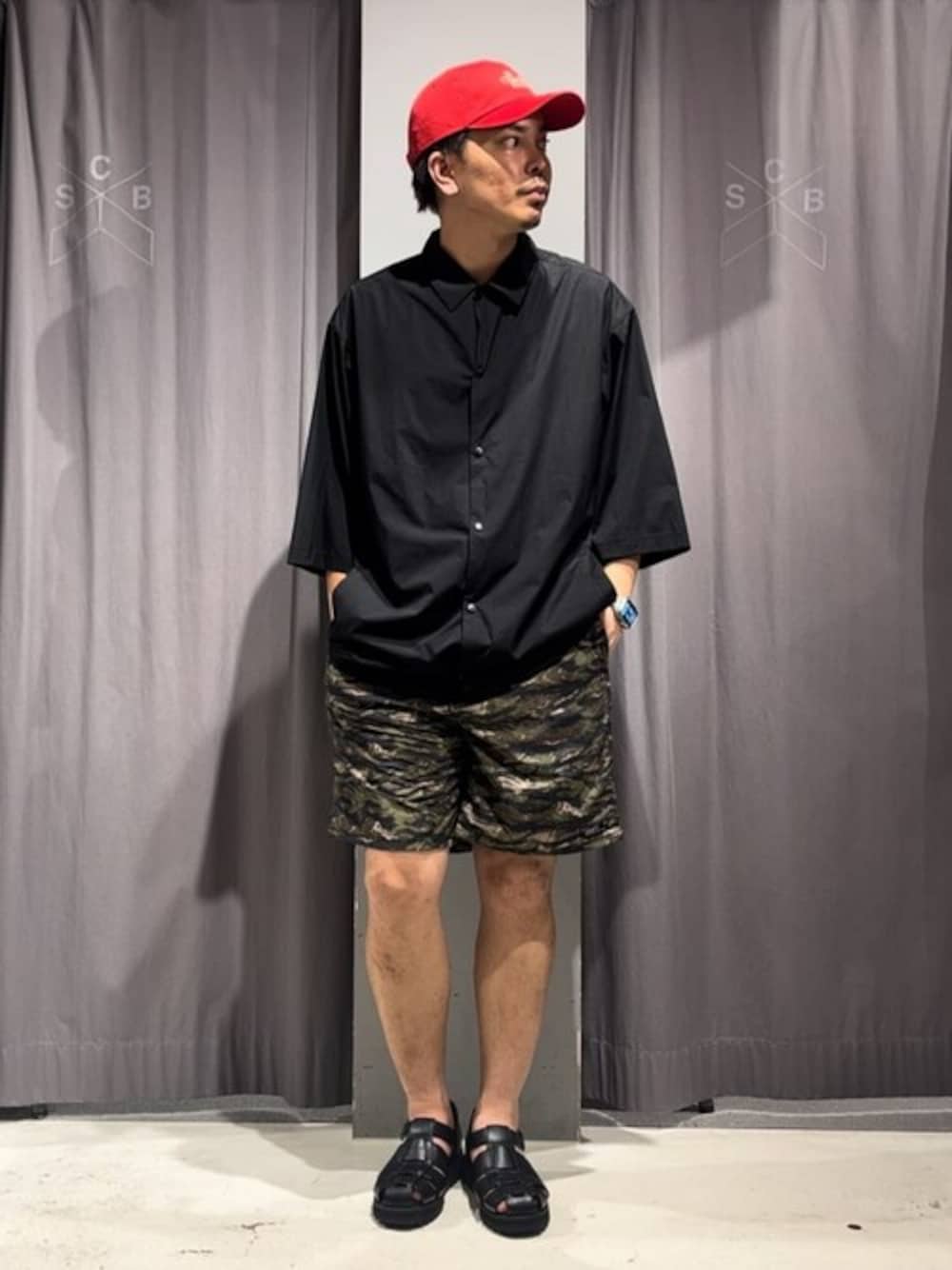 「ショーツ、シンプルコーデ、夏コーデ、CRAFT STANDARD BOUTIQUE、クラフトスタンダードブティック、craftstandardboutique」｜「CRAFT STANDARD BOUTIQUEの【ユニセックス】バギーショーツ（その他パンツ、その他）」を使った、Online Storeさん（メンズ・175cm）の秋コーディネートの1枚目の写真