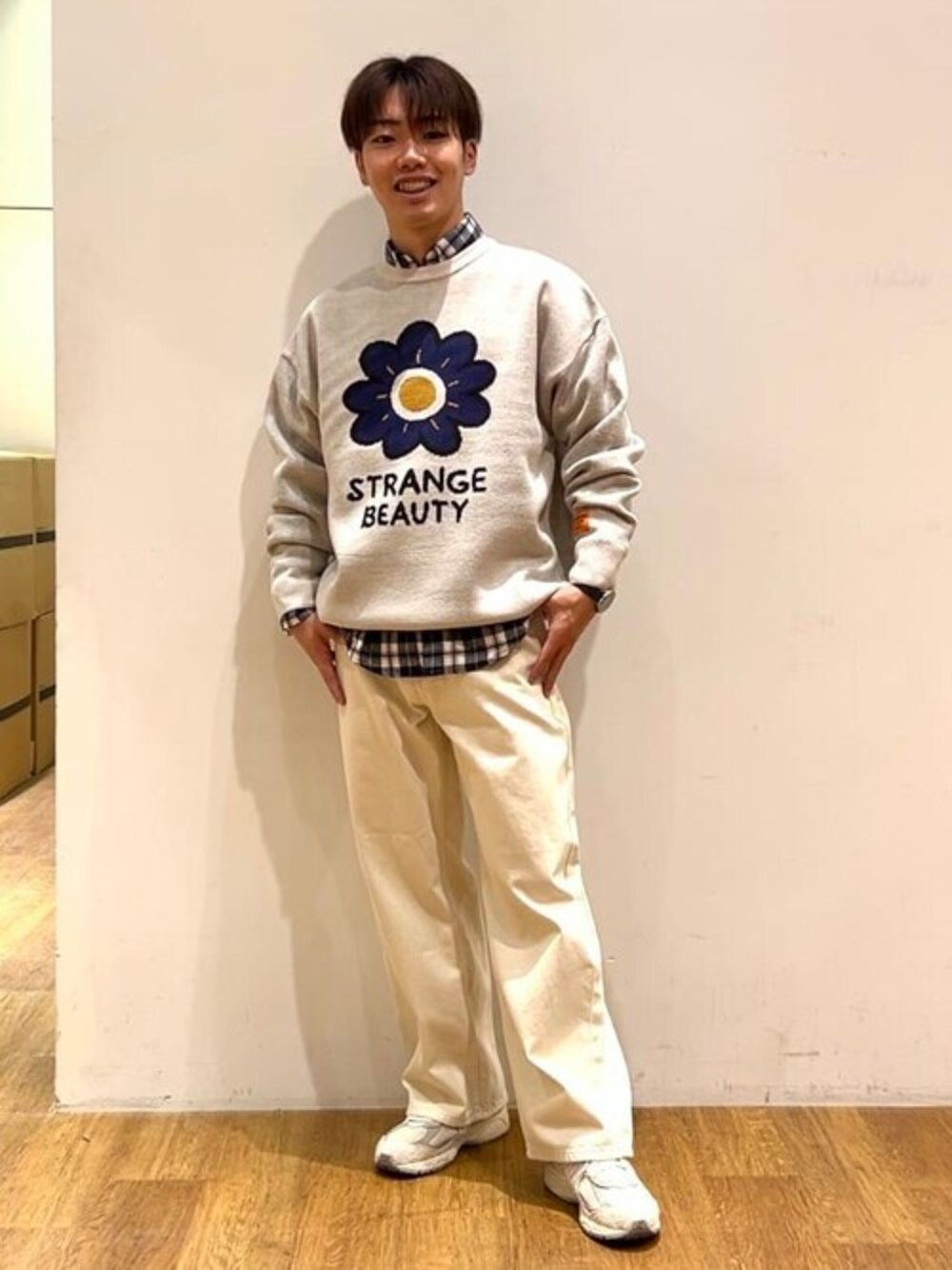 「ニット、冬コーデ、レイヤードスタイル、CRAFT STANDARD BOUTIQUE、クラフトスタンダードブティック、craftstandardboutique」｜「CRAFT STANDARD BOUTIQUEの【ユニセックス】URANIWAクルーネックニット2（ニット/セーター、ホワイト系）」を使った、Online Storeさん（メンズ・168cm）の冬コーディネートの1枚目の写真