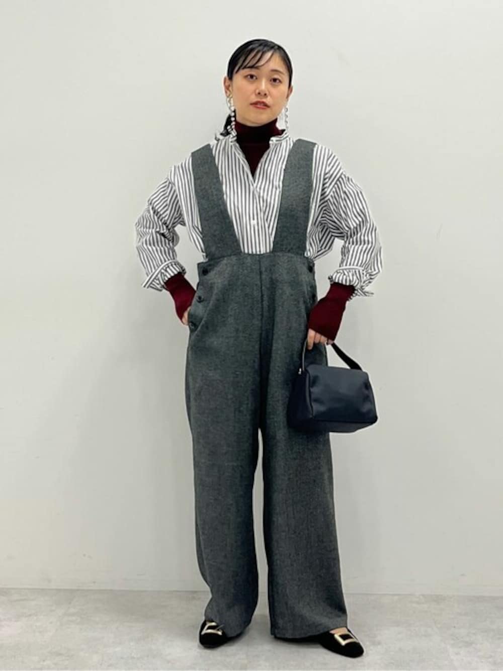 「レイヤードスタイル、きれいめカジュアル、春コーデ、シャツスタイル、CRAFT STANDARD BOUTIQUE、クラフトスタンダードブティック、craftstandardboutique」｜「CRAFT STANDARD BOUTIQUEの【追加8】バンドカラーシャツ（シャツ/ブラウス、グレー系）」を使った、Online Storeさん（レディース・155cm）の冬コーディネートの1枚目の写真