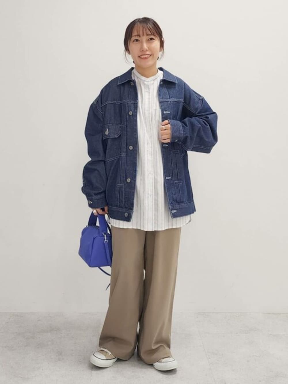 「デニム、レイヤードスタイル、シャツスタイル、CRAFT STANDARD BOUTIQUE、クラフトスタンダードブティック、craftstandardboutique」｜「CRAFT STANDARD BOUTIQUEの【ユニセックス】デニム2ndジャケット（デニムジャケット、ブルー系）」を使った、Online Storeさん（レディース・151cm）の冬コーディネートの1枚目の写真
