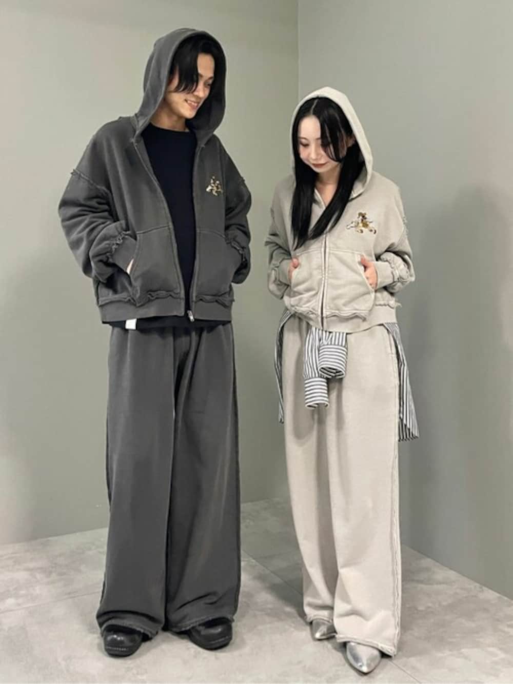 「スウェット、セットアップ、シャツ、春コーデ、CRAFT STANDARD BOUTIQUE、クラフトスタンダードブティック、craftstandardboutique」｜「CRAFT STANDARD BOUTIQUEの【追加8】バンドカラーシャツ（シャツ/ブラウス、グレー系）」を使った、Online Storeさん（レディース・154cm）の冬コーディネートの1枚目の写真