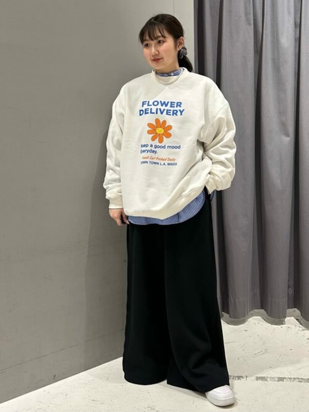 「スウェット、レイヤードスタイル、シャツスタイル、CRAFT STANDARD BOUTIQUE、クラフトスタンダードブティック、craftstandardboutique」｜「CRAFT STANDARD BOUTIQUEの【ユニセックス】ダブルフェイスカットオフワイドパンツ（スウェットパンツ、ブラック系）」を使った、Online Storeさん（レディース・153cm）の冬コーディネートの1枚目の写真