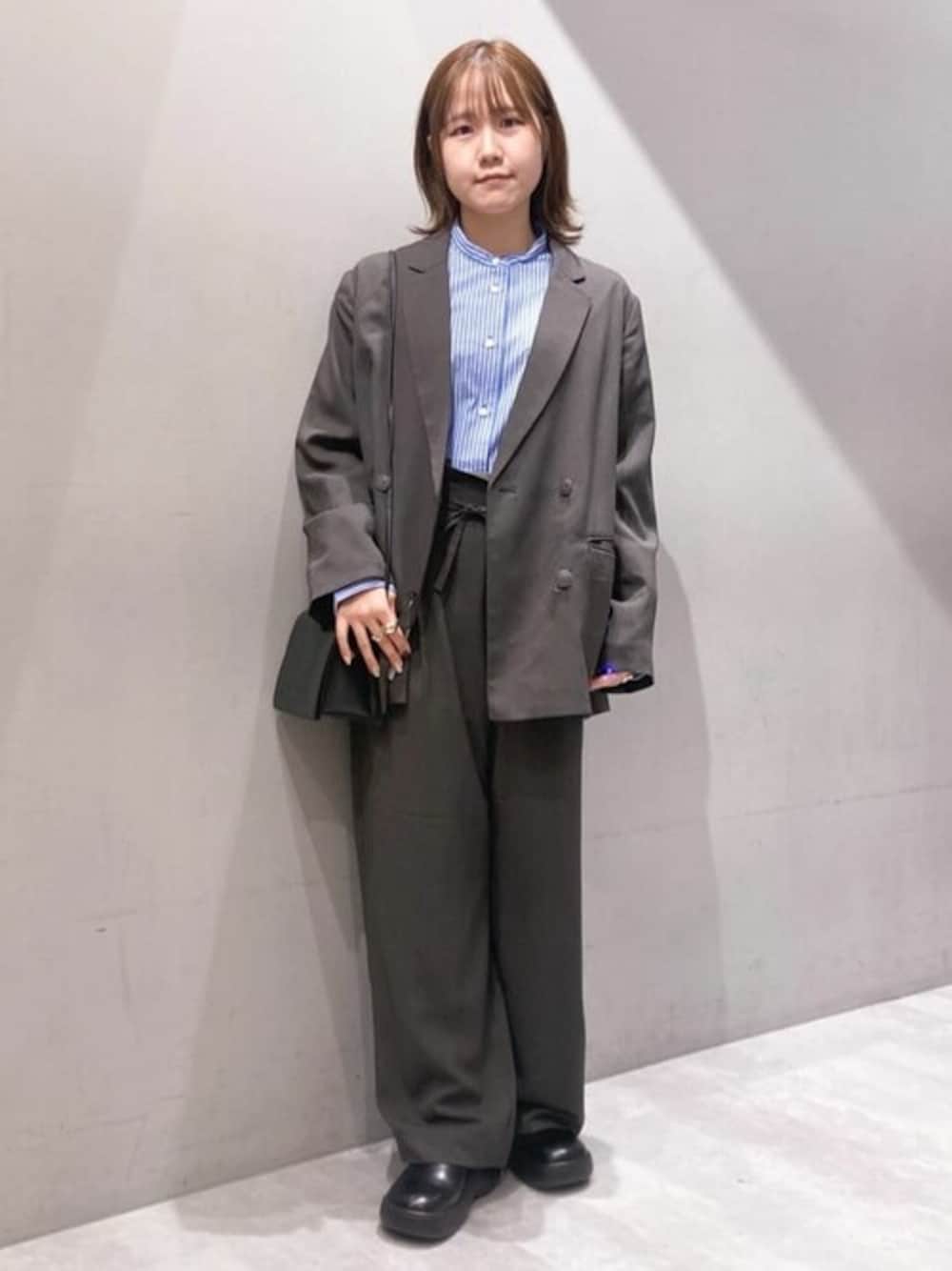 「セットアップ、キレイめ、オケージョン、シャツスタイル、CRAFT STANDARD BOUTIQUE、クラフトスタンダードブティック、craftstandardboutique」｜「CRAFT STANDARD BOUTIQUEのWテーラードジャケット　◆（テーラードジャケット、グレー系）」を使った、Online Storeさん（レディース・151cm）の冬コーディネートの1枚目の写真
