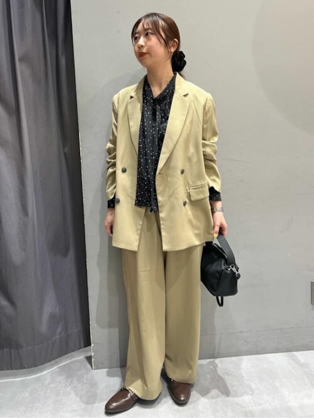 「ジャケット、セットアップ、キレイめ、オケージョン、CRAFT STANDARD BOUTIQUE、クラフトスタンダードブティック、craftstandardboutique」｜「CRAFT STANDARD BOUTIQUEのWテーラードジャケット　◆（テーラードジャケット、ベージュ系）」を使った、Online Storeさん（レディース・158cm）の冬コーディネートの1枚目の写真