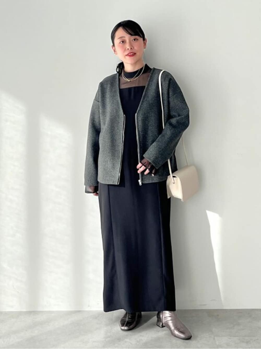 「ワンピース、キレイめ、オケージョン、CRAFT STANDARD BOUTIQUE、クラフトスタンダードブティック、craftstandardboutique」｜「CRAFT STANDARD BOUTIQUEの圧縮ウール風ZIP付きジャケット（ブルゾン、グレー系）」を使った、Online Storeさん（レディース・155cm）の冬コーディネートの1枚目の写真