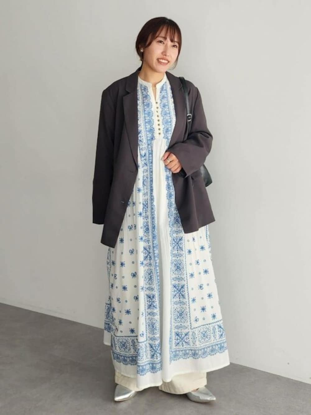 「ジャケットスタイル、春コーデ、CRAFT STANDARD BOUTIQUE、クラフトスタンダードブティック、craftstandardboutique」｜「CRAFT STANDARD BOUTIQUEの【追加】パネル柄ウエスト切り替えボリュームワンピース ◆（ワンピース、ブルー系）」を使った、Online Storeさん（レディース・151cm）の冬コーディネートの1枚目の写真