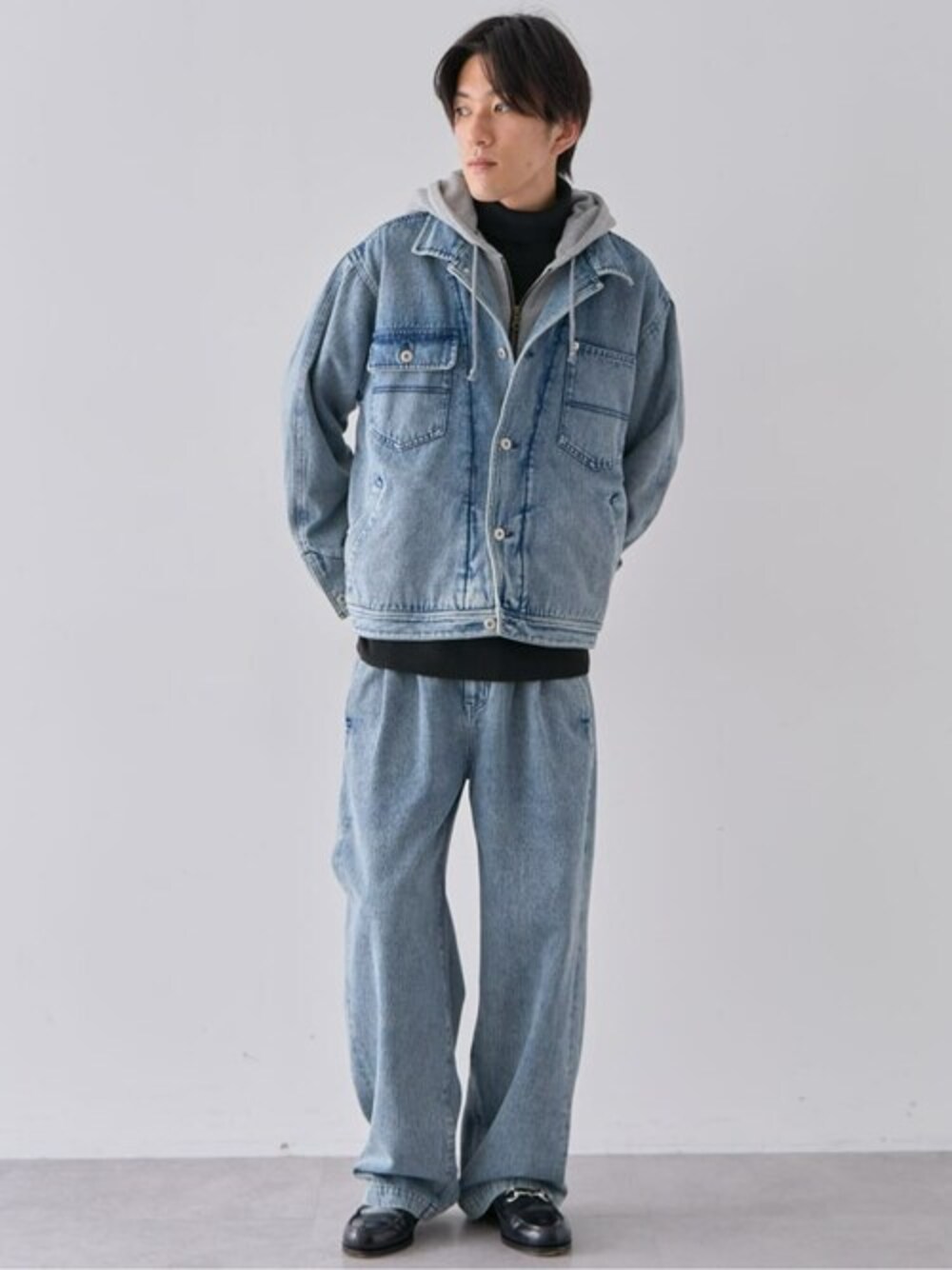 「デニム、トレンド、セットアップ、春コーデ、CRAFT STANDARD BOUTIQUE、クラフトスタンダードブティック、craftstandardboutique」｜「CRAFT STANDARD BOUTIQUEのレイヤードデニムパンツ（デニムパンツ、ブルー系）」を使った、Online Storeさん（メンズ・177cm）の冬コーディネートの1枚目の写真