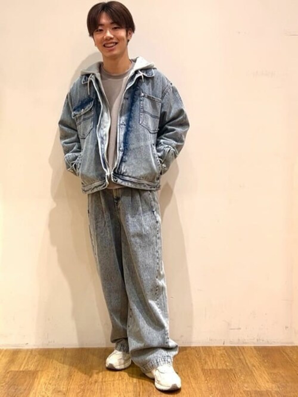 「デニム、セットアップ、レイヤードスタイル、CRAFT STANDARD BOUTIQUE、クラフトスタンダードブティック、craftstandardboutique」｜「CRAFT STANDARD BOUTIQUEのレイヤードデニムジャケット（テーラードジャケット、ブルー系）」を使った、Online Storeさん（メンズ・168cm）の冬コーディネートの1枚目の写真