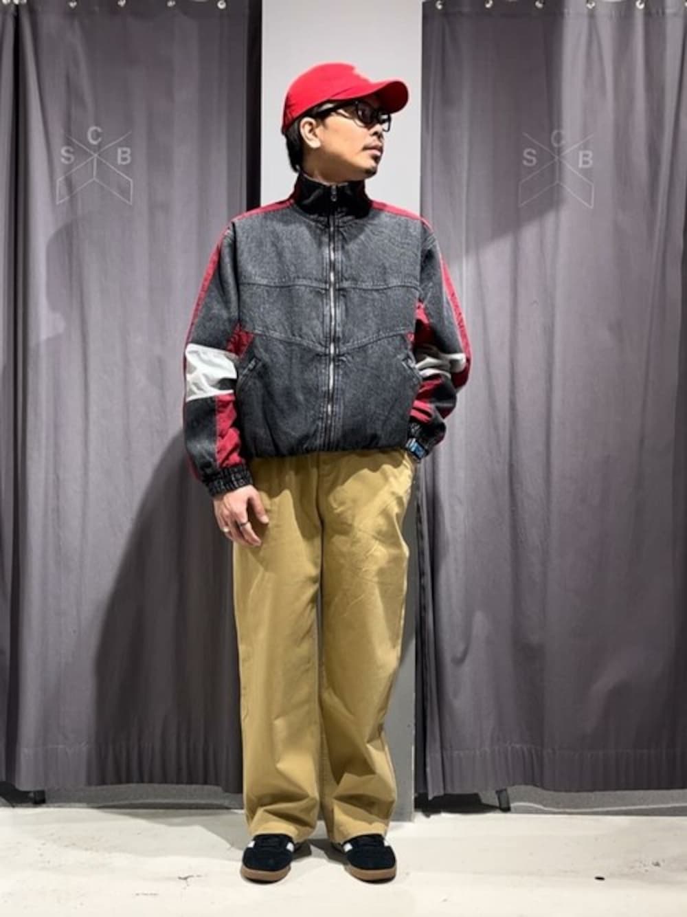 「デニム、トレンド、春コーデ、CRAFT STANDARD BOUTIQUE、クラフトスタンダードブティック、craftstandardboutique」｜「CRAFT STANDARD BOUTIQUEのデニムトラックジャケット（テーラードジャケット、ブラック系）」を使った、Online Storeさん（メンズ・175cm）の冬コーディネートの1枚目の写真