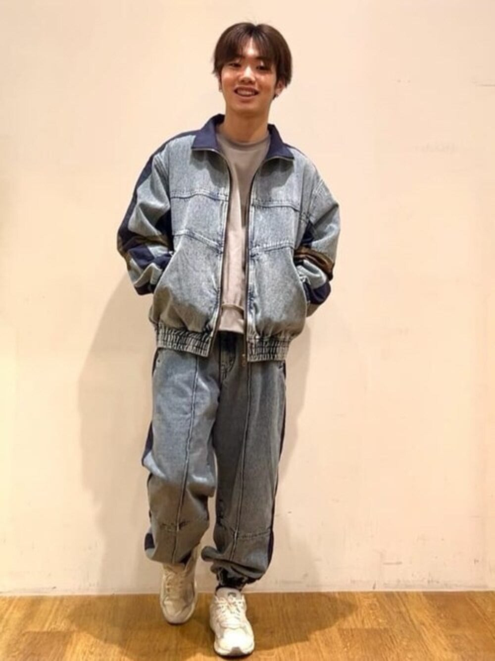 「デニム、トレンド、セットアップ、春コーデ、CRAFT STANDARD BOUTIQUE、クラフトスタンダードブティック、craftstandardboutique」｜「CRAFT STANDARD BOUTIQUEの【ユニセックス】ダブルフェイスカットオフスウェット（スウェット、グレー系）」を使った、Online Storeさん（メンズ・168cm）の春コーディネートの1枚目の写真
