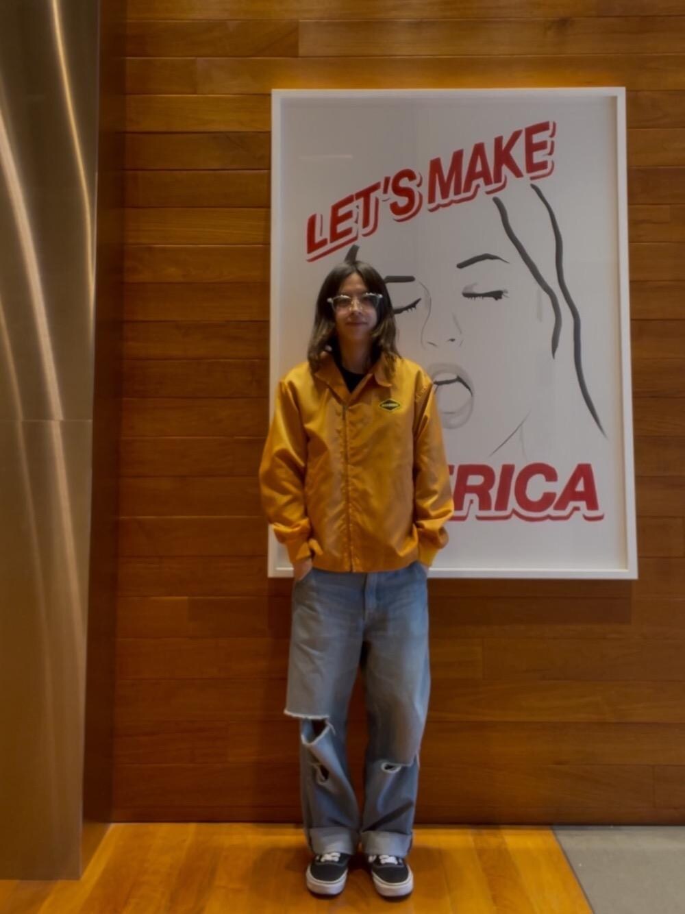 「ストリート、春コーデ、ヒステリックグラマー、HYSTERIC GLAMOUR」｜「HYSTERIC GLAMOURのRESIZE加工 デニムストレートパンツ（デニムパンツ、ブルー系）」を使った、hyscocco43さん（メンズ・165cm）の春コーディネートの1枚目の写真