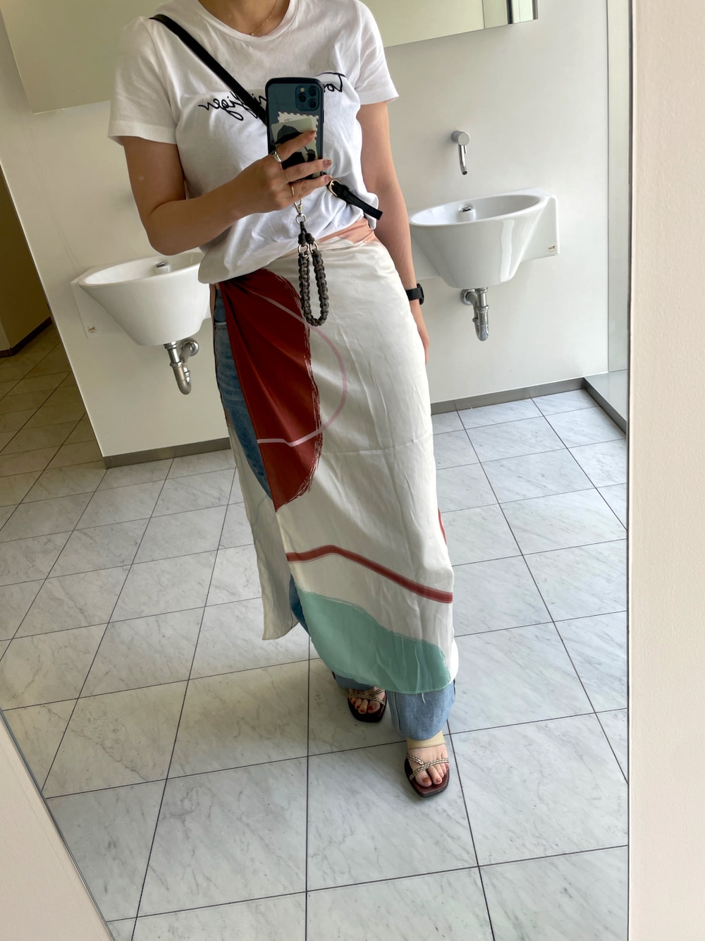 「spring、summer、denim、scarf」｜「piu comodaのアイテム（サンダル、ベージュ系）」を使った、yaasさん（レディース・162cm）の夏コーディネートの1枚目の写真