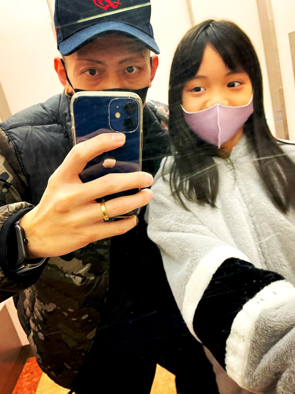 「休日スタイル、クリスマス、マイベストコーデ2021、おしゃれさんと繋がりたい、いいね、save、フォローお願いします🤑、ダウンジャケット、冬アウター、キャップ、ストリート、おやこーで。」｜「SubcietyのNYLON PANTS（その他パンツ、ブルー系）」を使った、☆811☆さん（メンズ・177cm）の冬コーディネートの1枚目の写真