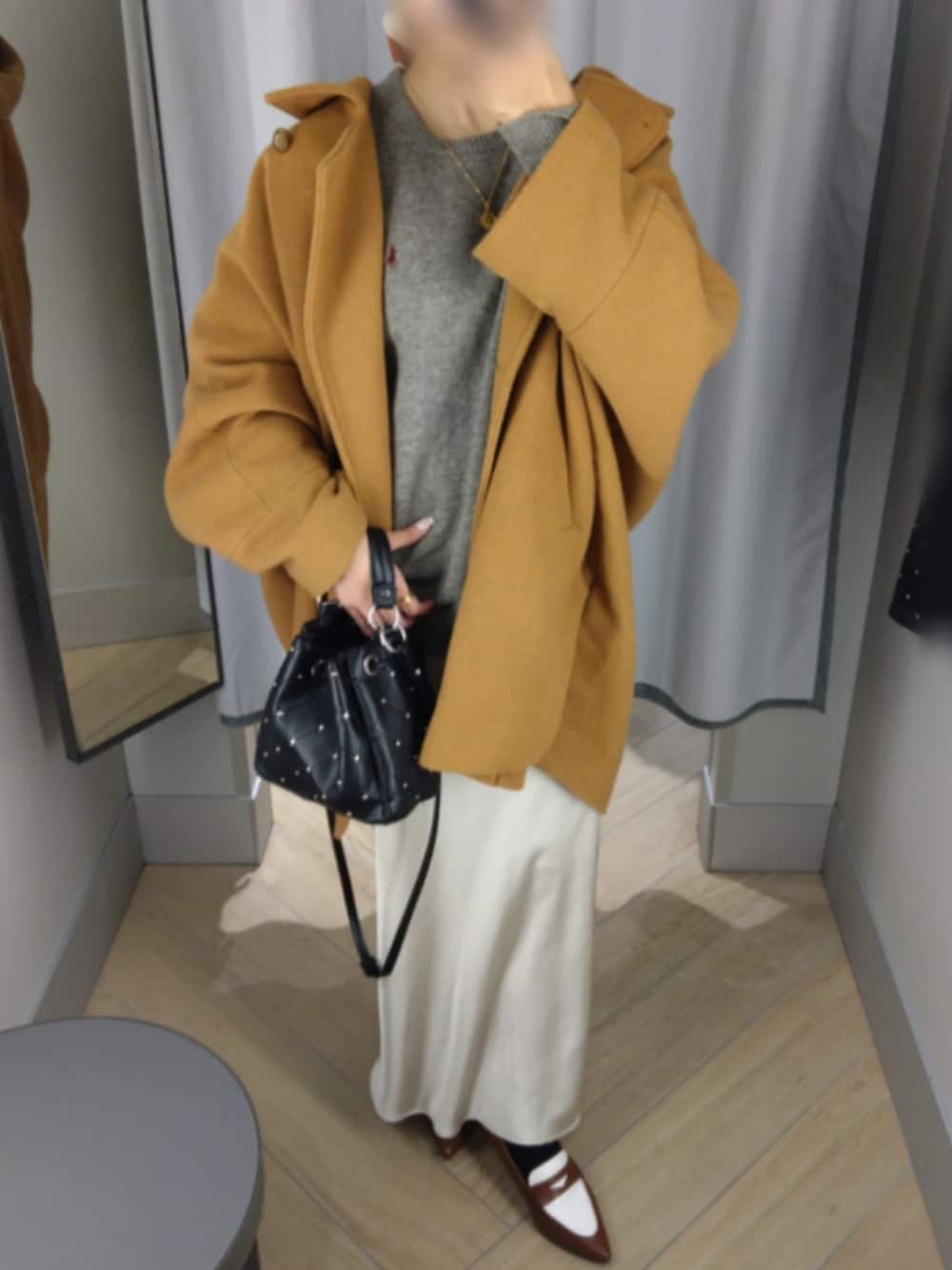 「OfficeSiren、Ralph Lauren」｜「MOUSSYのPONCHO コート（ポンチョ、イエロー系）」を使った、paoさん（レディース・151cm）の冬コーディネートの1枚目の写真