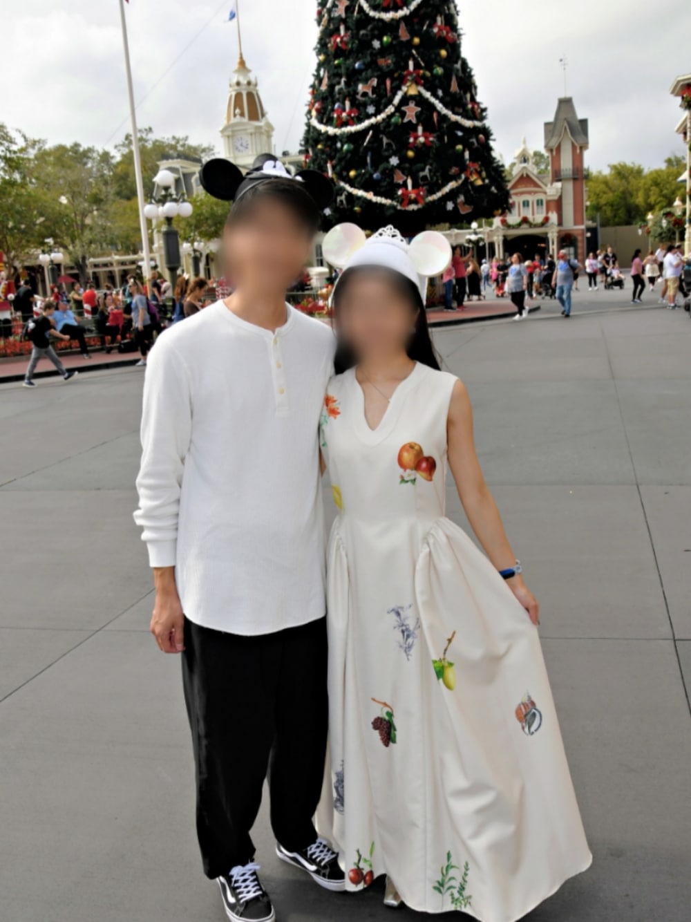 「AMERI、wedding、WDW」｜「AmeriのELEANOR LINEN LIKE DRESS（ワンピース、ホワイト系）」を使った、paoさん（レディース・151cm）の冬コーディネートの1枚目の写真
