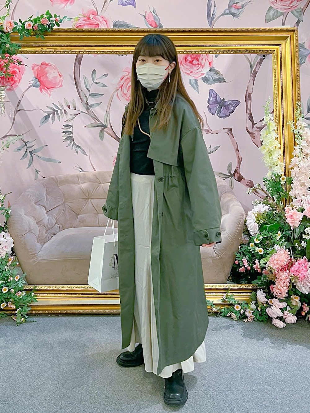 「春服デビュー宣言、オトナ女子、カジュアル、グリーン、スカート、低身長コーデ、春コーデ、休日コーデ、BEAMS」｜「BEAMS HEARTのBEAMS HEART / オーバーヨーク ビッグコート（トレンチコート、グリーン系）」を使った、Tiffさん（レディース・155cm）の春コーディネートの1枚目の写真