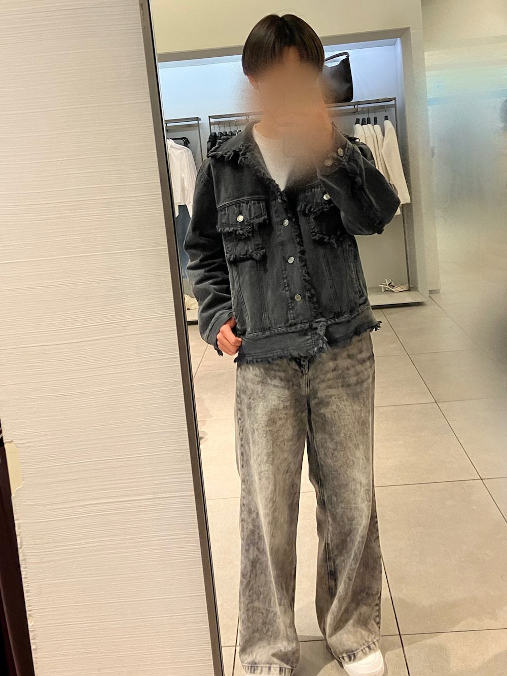「春めき満開コーデ、ジャケット、デニムジャケット、デニム、デニムパンツ、フリンジ、NIKE、AIR FORCE 1、ヴィンテージ」｜「CLELの【CLEL】Vintage Design Flare Denim Pants /ヴィンテージデザイン フレアデニムパンツ（デニムパンツ、ブラック系）」を使った、sho-aさん（メンズ・167cm）の春コーディネートの1枚目の写真